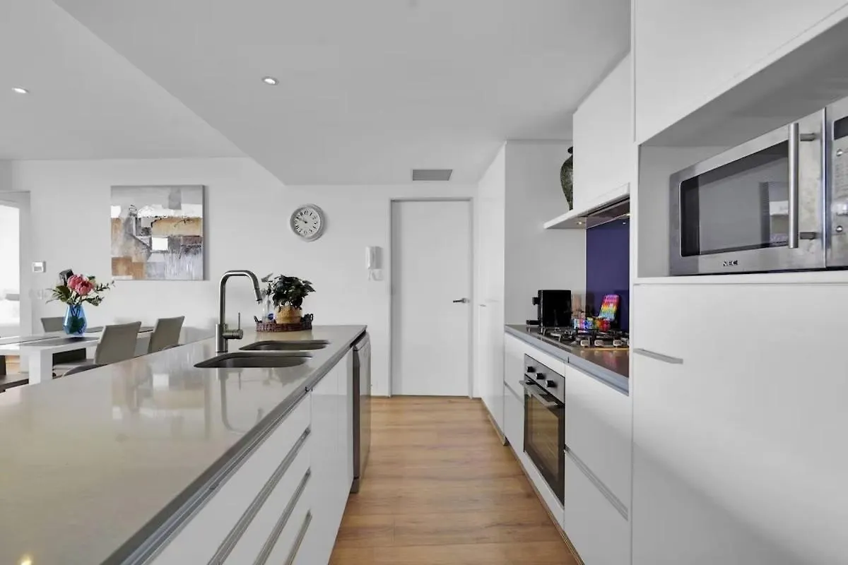 Level 47 Sky High 2Br Ocean View Apartment 골드코스트